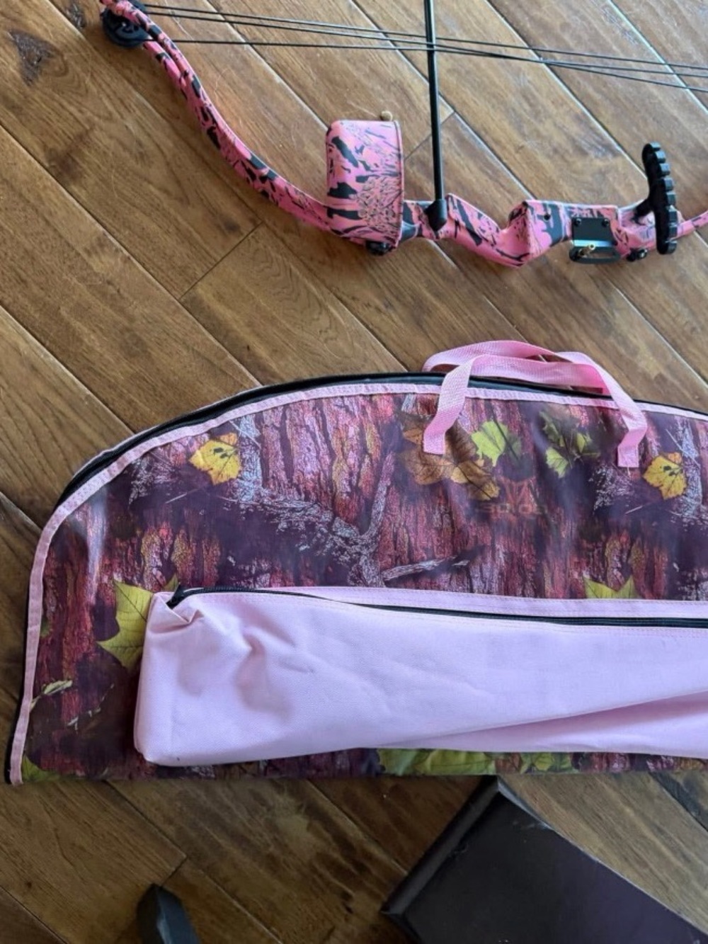Pink camo girls bow and arrow
